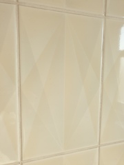 What colour with these 'vintage' 80s tiles?