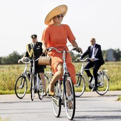 Royal Style - I’m not qualified but you can’t cut me off when there’s a wedding dress to look at...