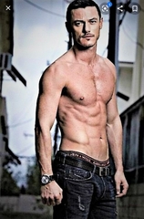 Which male celebs do you think are stunning?