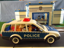 Toy vehicle with opening doors / boot / bonnet ? playmobil ?