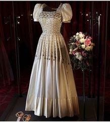 Royal Style - I’m not qualified but you can’t cut me off when there’s a wedding dress to look at...