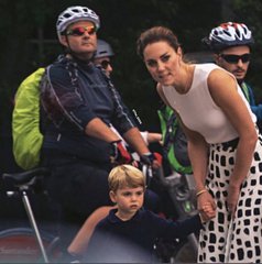 Royal Style - I’m not qualified but you can’t cut me off when there’s a wedding dress to look at...