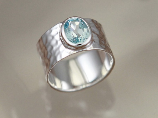 Looking for a ring like this...
