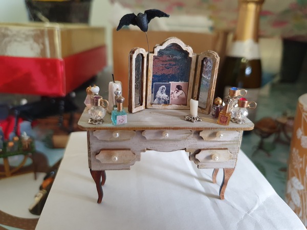 Anyone make dollshouse stuff - sdult not kids