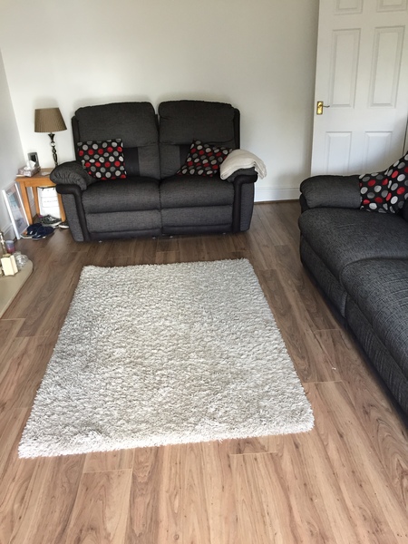 Which size rug will look better here?