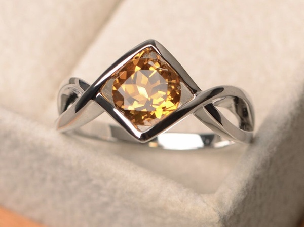 Looking for a ring like this...