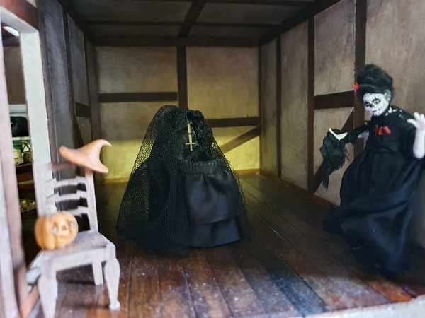 Anyone make dollshouse stuff - sdult not kids