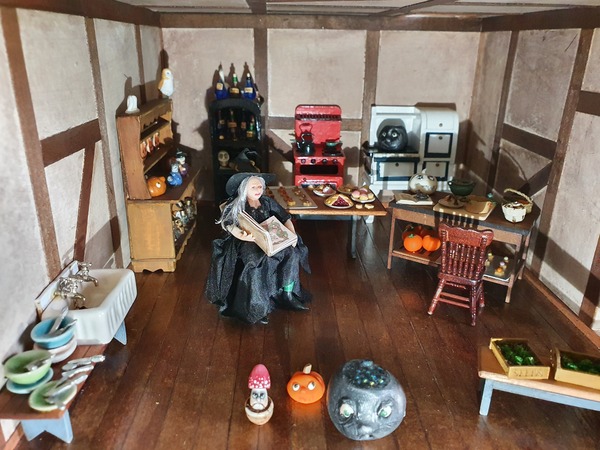 Anyone make dollshouse stuff - sdult not kids