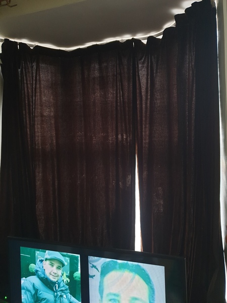 Curtain pole for bay window