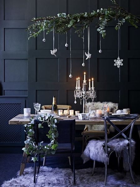 Decorating the table when you serve food down the middle