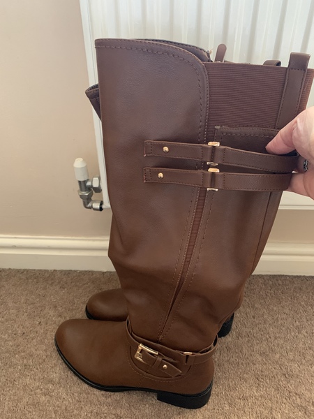 How to wear tan knee high boots....