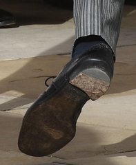 What makes someone look rich / wealthy?