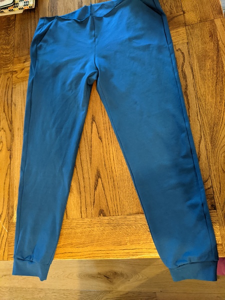 Any sewing aficionados? I need a stitch and bitch...