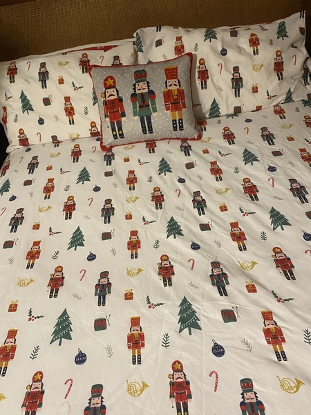 Show me your Christmas Bedding! 😁