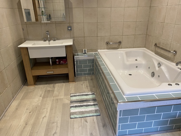 please show me bathrooms/prices!