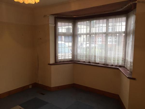 Would a window seat look naff in this room?