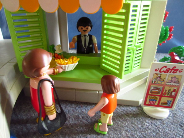 To help me with playmobil