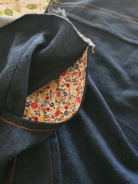 Any sewing aficionados? I need a stitch and bitch...