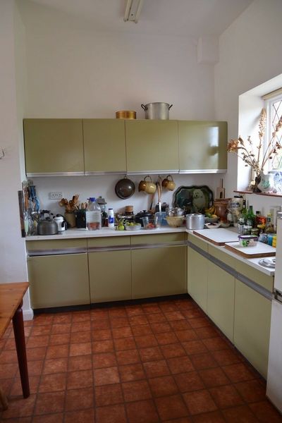 Shall I get a free standing kitchen?