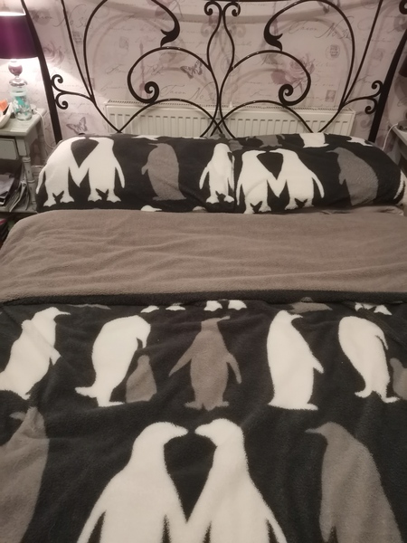 Show me your Christmas Bedding! 😁