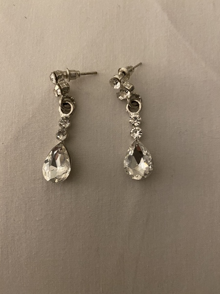 Help me find these earrings please!