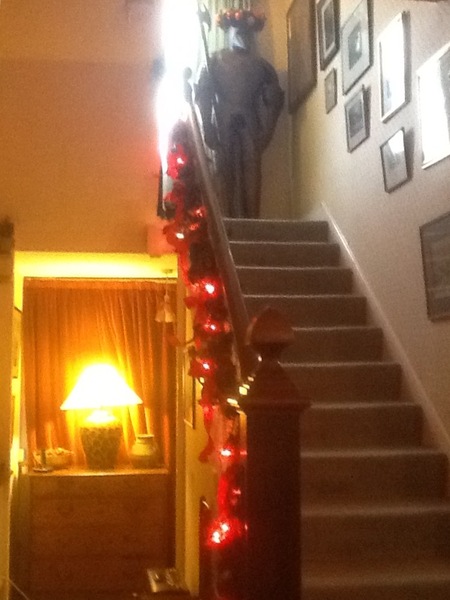 Does anyone decorate every room/hallway etc?