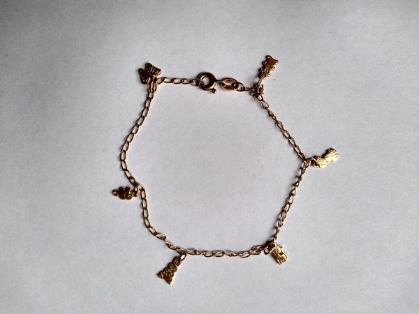 AIBU to buy ( well sort of ) DD 7 a 100.00 necklace ?