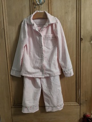 Any sewing aficionados? I need a stitch and bitch...