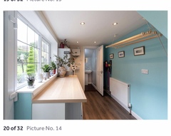 Bit of a punt but can anybody identify these 2 paint colours?