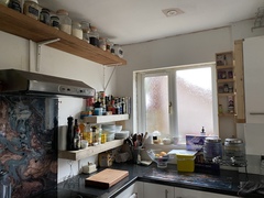Please help me with my open plan kitchen shelves!