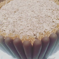 Cakes and makes photos