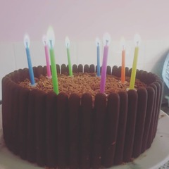 Cakes and makes photos