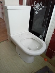 Which toilet seat and sink would go with this toilet?