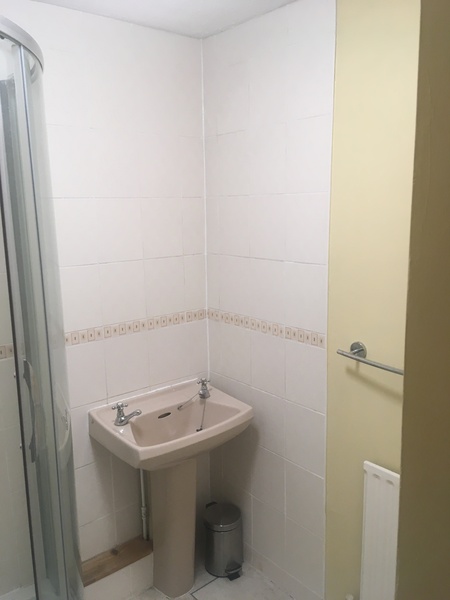 How would you zazz up this shower room for £500