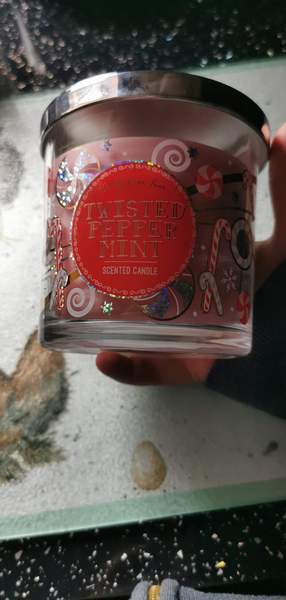 Recommend me a Christmas candle