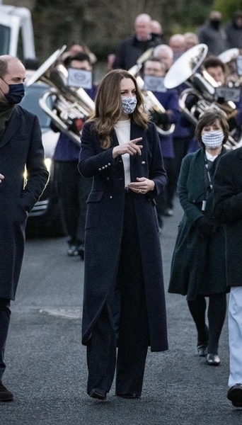 Royal style - how we love Kate in a red coat