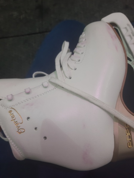 Need some consumer advice, new bag has stained daughters ice skates
