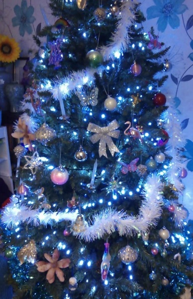 How many fairy lights do you put on your 6 foot tree?