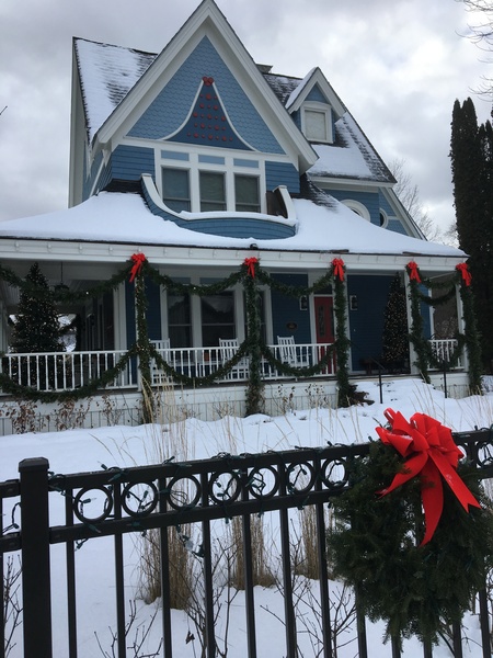 Has anyone ever lived in one of those small, Hallmark style US towns?