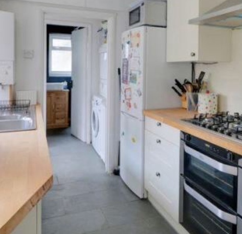 What floor goes with oak worktops?