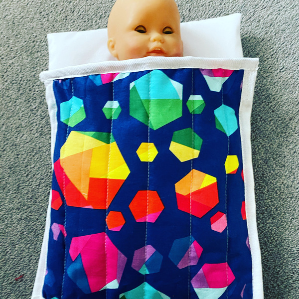 Any sewing aficionados? I need a stitch and bitch...