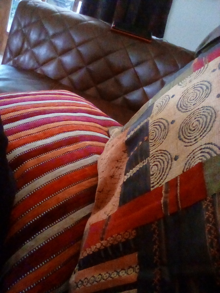 DESPERATE for some cushions! *pic included*