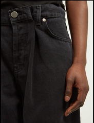 Les Parisiennes des Mamansnet: "You gotta have style. It helps you get down the stairs." - Diana Vreeland