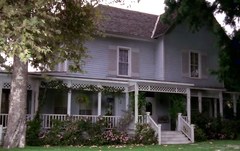 Bedrooms in American TV houses?