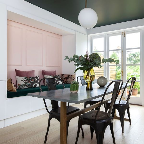 one room, two ceiling colours?!