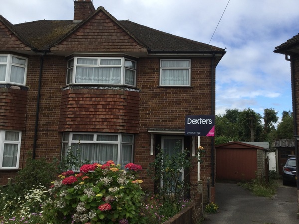 What colour window frames?