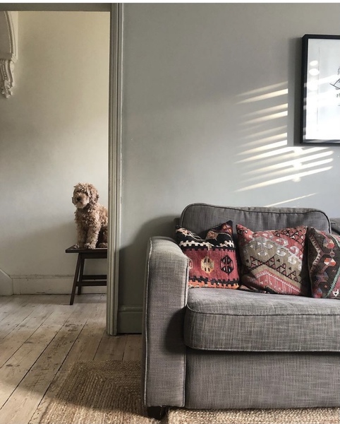 What colour walls for living room?
