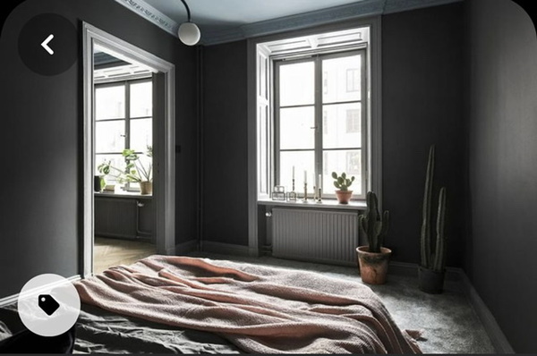 one room, two ceiling colours?!