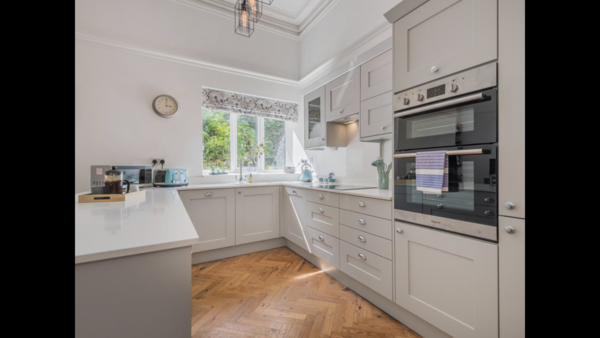 I know this gets asked a million times about kitchens, but....
