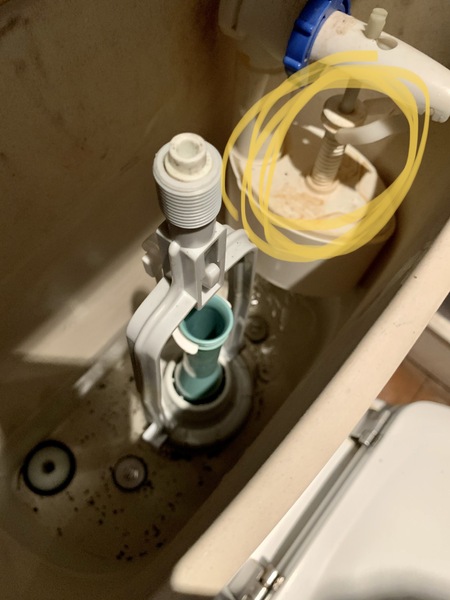 Leaking toilet cistern
